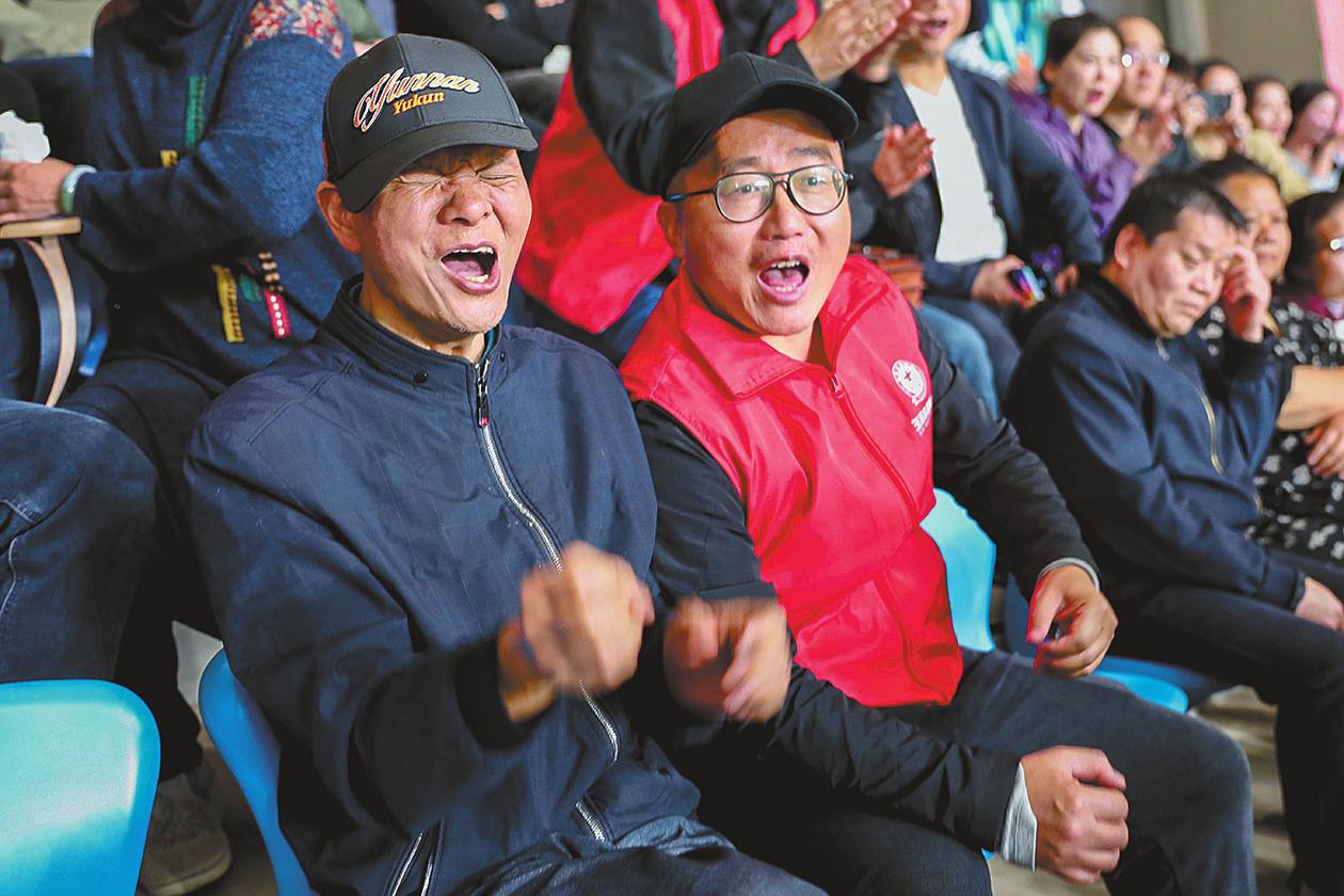 云南玉昆中超主场首胜背后的人文关怀，盲人球迷现场听见中超