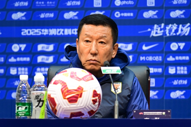 足球报：泰山队惨败给本赛季前景蒙上阴影，球队自信心全面下降